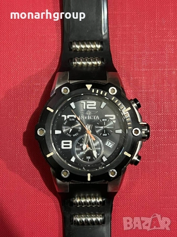 Часовник Invicta 19526 (леки драскотини по стъклото)