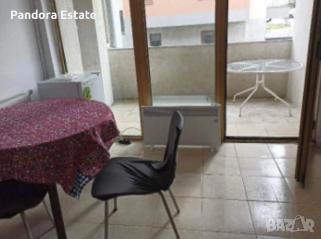 Продава едностаен апартамент в кв. Хладилника