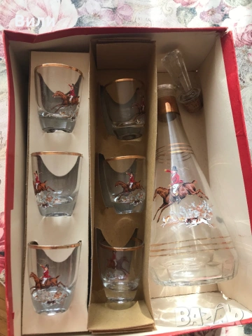 Комплект с ловни сцени Гарафа шише с шест чаши за алкохол Англия, снимка 3 - Чаши - 53334391