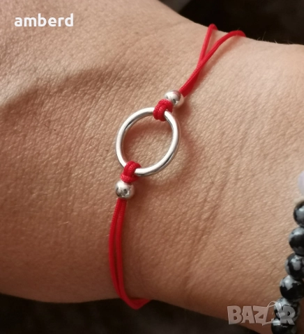 Гривна със сребърен елемент и червен конец, снимка 3 - Гривни - 52114667