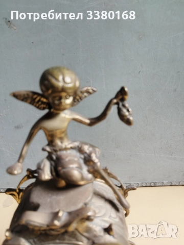 Стар атрактивен часовник бронзова отливка работи с батерия, снимка 2 - Други ценни предмети - 52032835