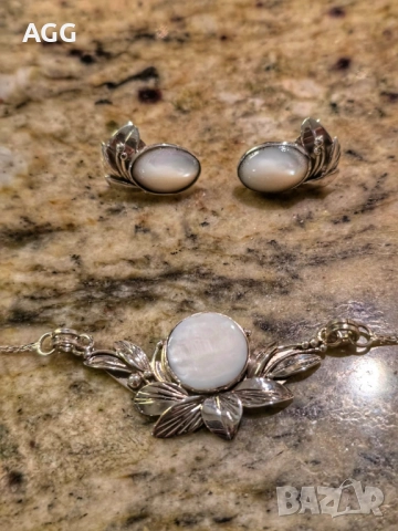 Изящен комплект от сребро със седеф