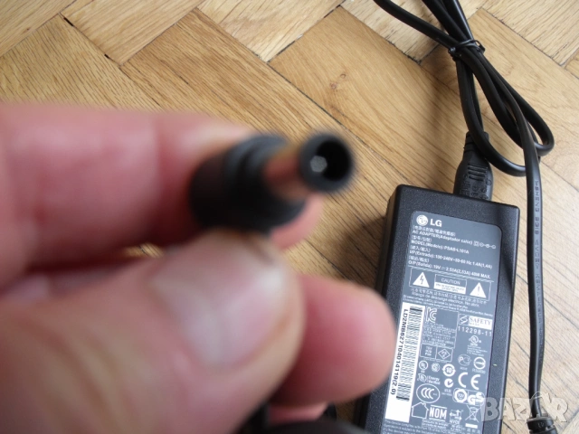 Адаптер LG 19v, 2.53A buksa 4.5 x 6.4 с централен пин, снимка 2 - Части и Платки - 54265917