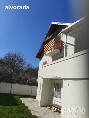 Обзаведена триетажна нова къща с гараж, снимка 5 - Къщи - 53048775