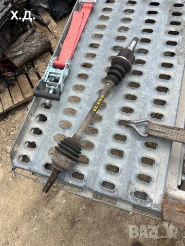 Лява полуоска Ситроен Ц2 1.4i 75кс 2003г