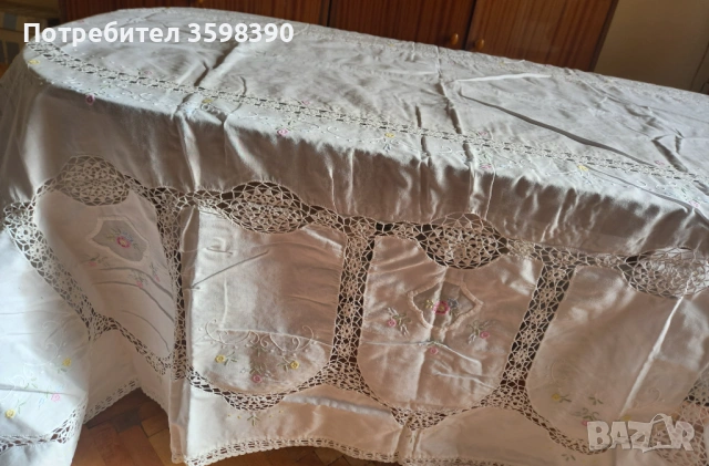 Памучна покривка с ръчна бродерия 