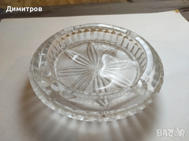 Масивен пепелник от стъкло