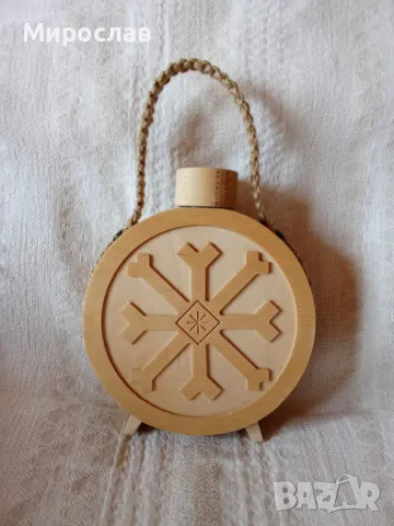 Дървена бъклица със стъклен контейнер 100мл. и български символи и знаци., снимка 2 - Български сувенири - 50374422