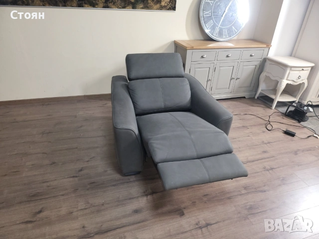 Тъмно сив фотьойл от плат с електрически релаксиращ механизъм, снимка 2 - Дивани и мека мебел - 53700466