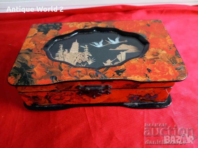 Стара Китайска Кутия За Бижута с Диорама , Пагода ,Корк