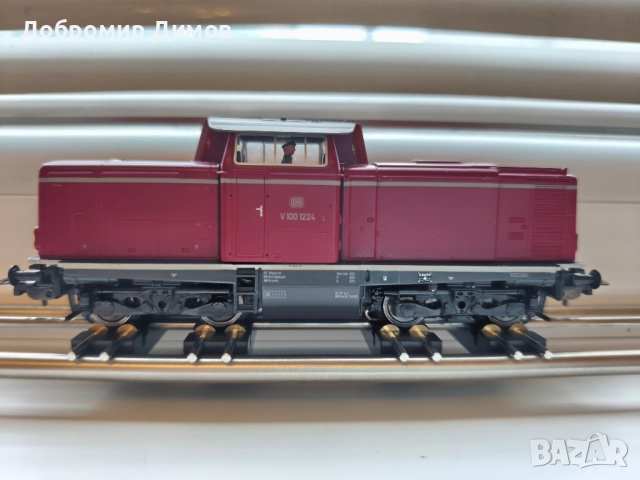 Дизелов локомотив Roco V100