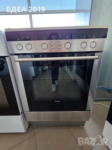 Свободностояща печка с керамични котлони Siemens