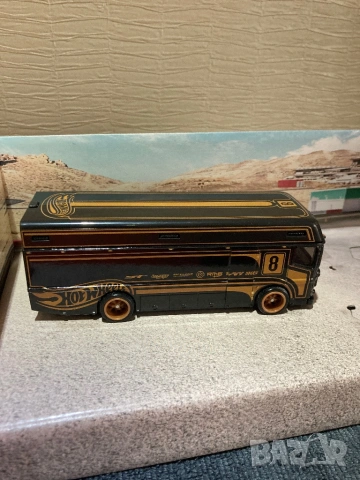 Hot Wheels 2024 Premium Track Day Box Set Euro Hauler Loose Black & Gold RR, снимка 4 - Колекции - 53475971