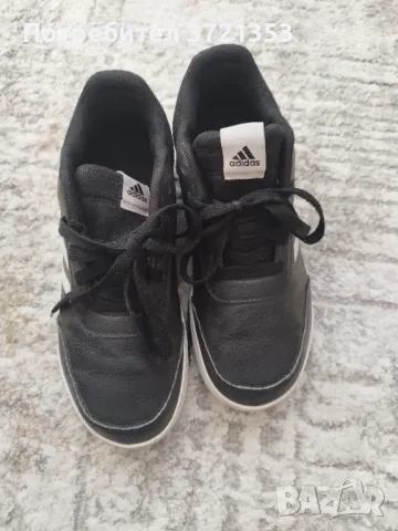 обувки Adidas , снимка 3 - Детски маратонки - 47392272