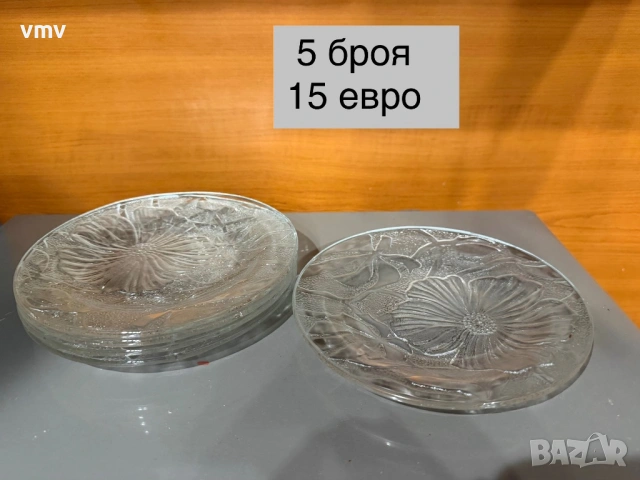 Стари стъклени чинии