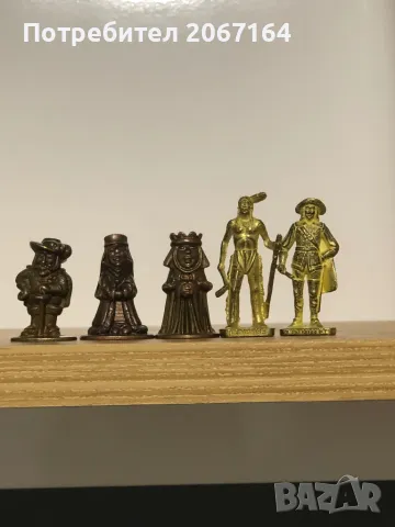 Kinder метални войници