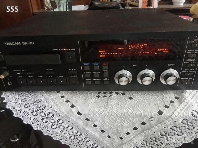TASCAM DA-30, снимка 3 - Декове - 54173645