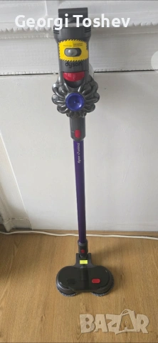 Dyson V7, с MOP за мокро почистване и глави за  гладки повърхности и килими