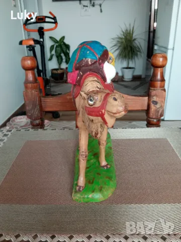 Стилна и красива с изработката си камила-Дърворезба., снимка 4 - Статуетки - 50076086