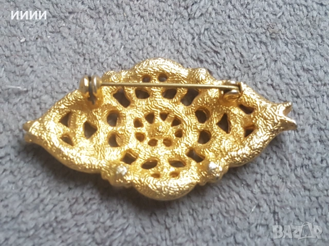 Позлатена брошка с камъчета , снимка 2 - Антикварни и старинни предмети - 53453714