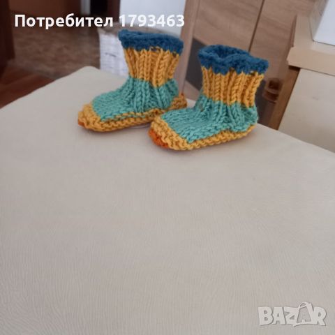 Ръчно плетени бебешки чорапки-до 6 месеца, снимка 3 - Комплекти за бебе - 46453091