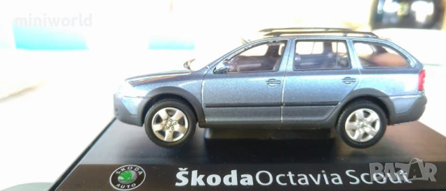 Skoda Octavia Combi Scout - мащаб 1:43 на Abrex моделът е нов в PVC дисплей-кейс, снимка 2 - Колекции - 50659735