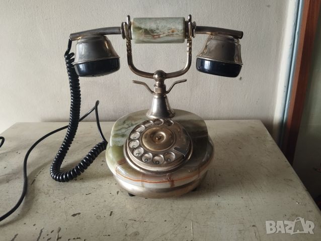 Стар настолен телефон за декорация, снимка 1 - Други ценни предмети - 46393931