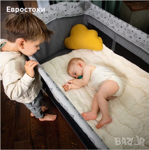 Hauck Sleep & Play Center Travel Cot, Stars – Бебешка кошара за игра и спане , снимка 2 - Кошарки - 46290801