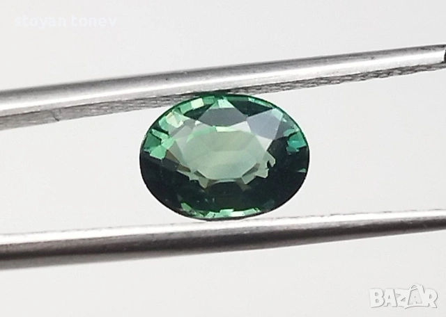 Естествен сапфир в искрящ зелен цвят 0.94кт.! Сертифициран! нов!, снимка 11 - Други - 53385224