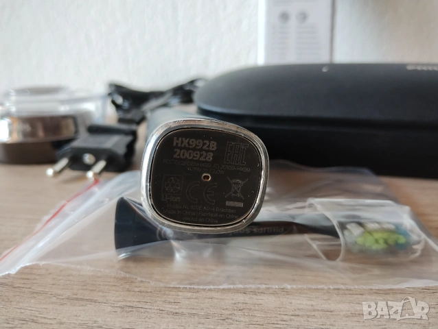 Philips Sonicare HX992 DiamondClean 9000 Smart, снимка 7 - Други - 54282813