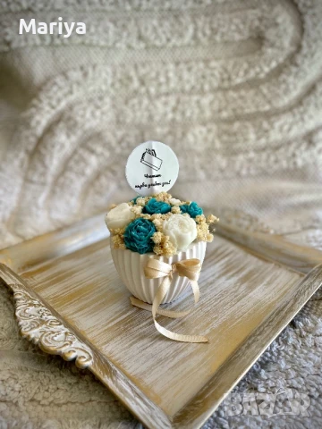 Букет в керамична кашпа от соев восък. С аромат и цвят по желание, снимка 3 - Изкуствени цветя - 51279375