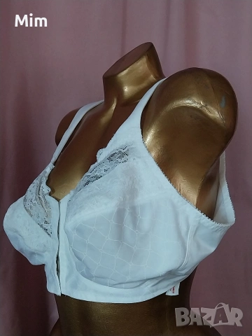 Triumph 100 C Бял дантелен сутиен с предно закопчаване , снимка 5 - Бельо - 53908956