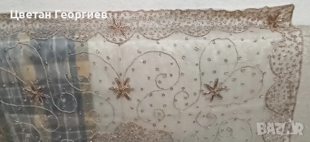 копринена покривка с посребрена ламе