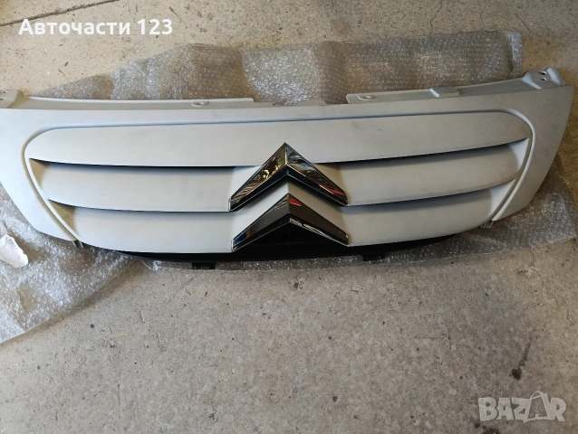 ЧИСТО НОВА ОРИГИНАЛНА РЕШЕТКА С ЕМБЛЕМА ЗА CITROEN C3 02-09