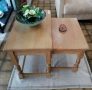 Стилен к-кт помощни масички ''2в1''. Изработени от масивно дърво, с изящни струговани крака., снимка 5