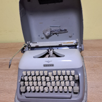 Немска пишеща машина Адлер, снимка 1 - Антикварни и старинни предмети - 45011358
