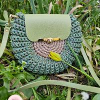Ръчно плетена дамска чанта модел Орео, снимка 2 - Чанти - 45173577