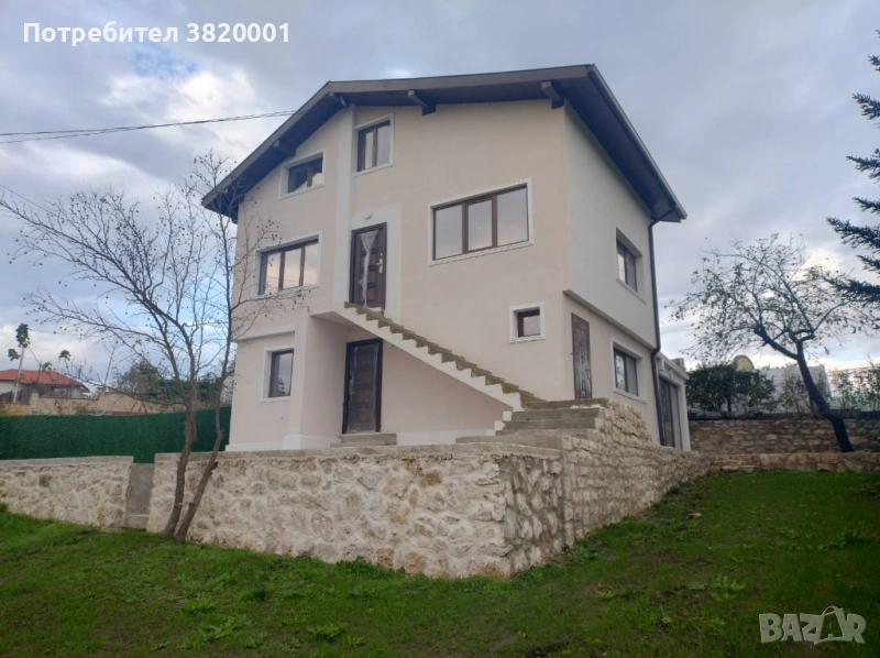 Триетажна къща в Осеново, снимка 1