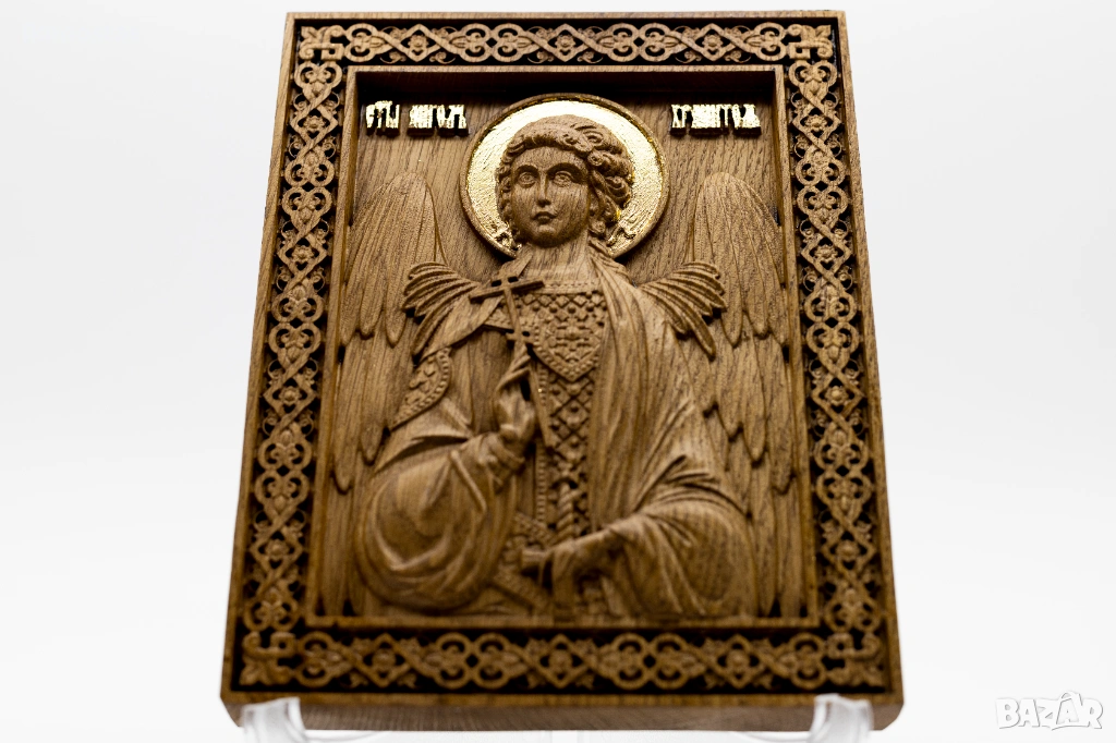 Позлатена релефна икона на архангел Михаил от масивен дъб, снимка 1
