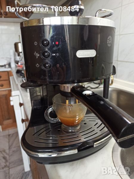 Кафемашина Делонги с ръкохватка с крема диск, работи отлично и прави хубаво кафе с каймак , снимка 1