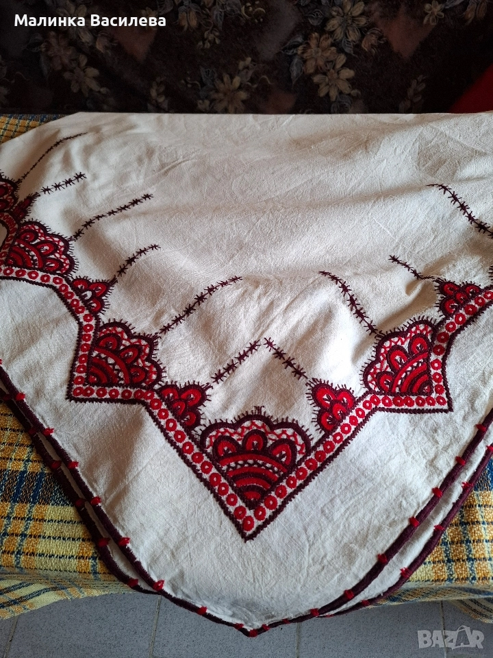 Ръчно бродирана покривка за маса , снимка 1