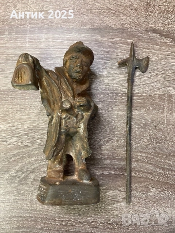 Винтидж бронзова статуетка „Страж / Работник с алебарда“, XX век, снимка 7 - Антикварни и старинни предмети - 52771905