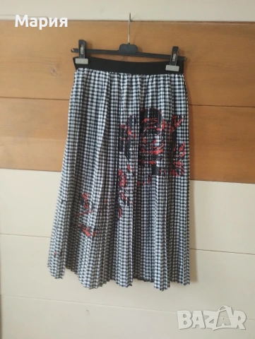 Дамска пола средна дължина размер С