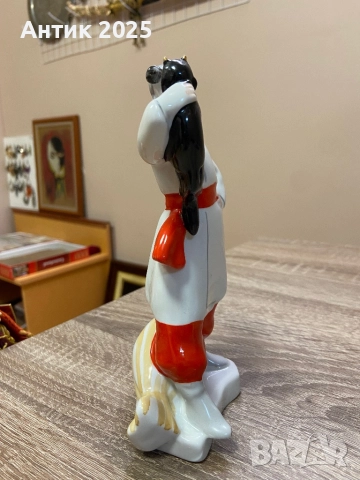 Козак Вакула с дявола — порцеланова фигурка на Киевския ЕКХЗ, снимка 3 - Антикварни и старинни предмети - 51942801