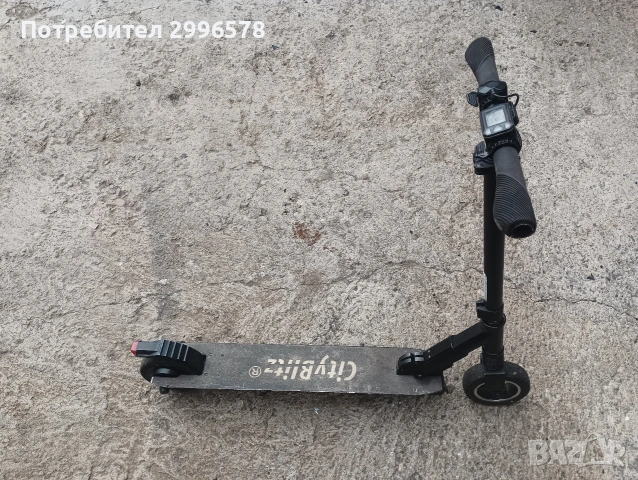 Повредена детска електрическа тротинетка