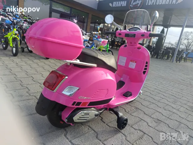 VESPA Акумулаторен мотор голям Vespa GTS Super Розов, снимка 5 - Коли, камиони, мотори, писти - 49393852