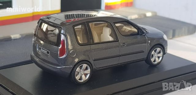 Skoda Roomster 2006 - мащаб 1:43 на Abrex моделът е нов в PVC дисплей-кейс, снимка 2 - Колекции - 46054470