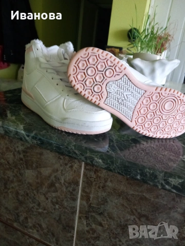 Зимни маратонки , снимка 2 - Маратонки - 53959654