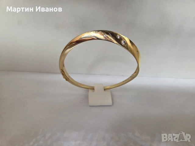 Златна твърда гривна с диаманти, снимка 3 - Гривни - 52627091