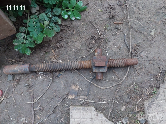 Винт голям с голяма гайка става за скоба за вадене на ризи,  лагери и за други неща , снимка 4 - Други инструменти - 52881470